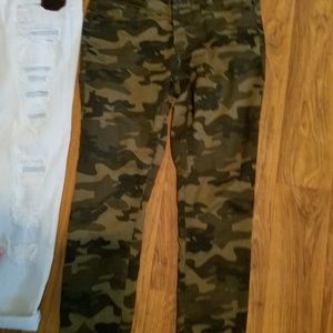 Women's  arms  skinny  jeans